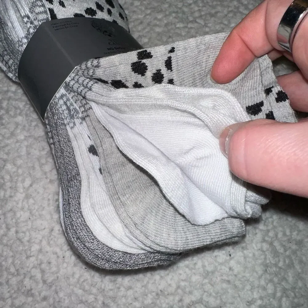 Vince Camuto Women’s No Show Socks 10 Pairs Black Gray White NWT